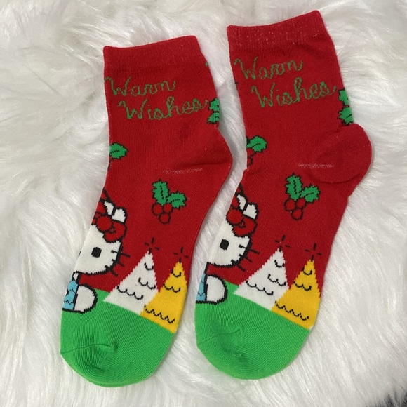 NWOT 2 Pairs Hello Kitty Christmas Capris Socks Fits shoes sizes 4-10 - Picture 4 of 5